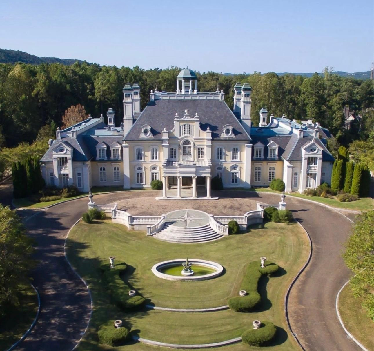 Kaminskiy Premier luxury estate